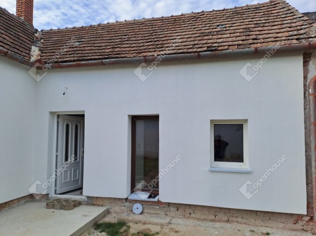 Eladó családi ház, Nemesrempehollóson 25 M Ft, 2 szobás