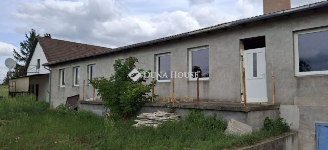 Eladó hotel, Dunaföldváron 179.5 M Ft, 6 szobás