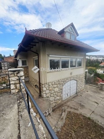 Eladó családi ház, Pécsett 150 M Ft, 6 szobás