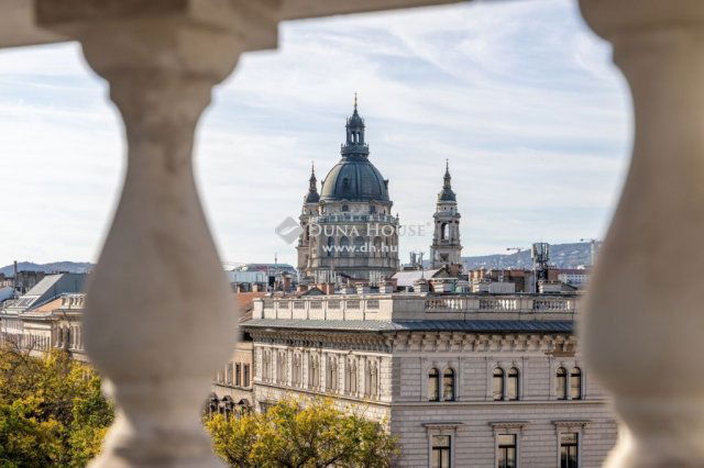 Eladó téglalakás, Budapesten, VI. kerületben 828.2 M Ft