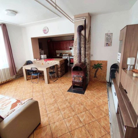 Eladó családi ház, Tázláron 26 M Ft, 4 szobás