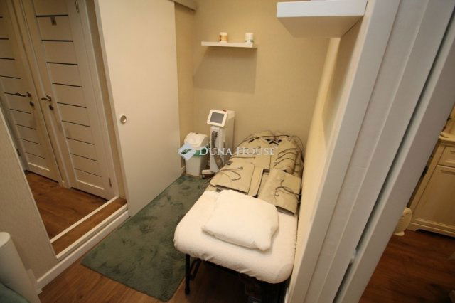 Eladó üzlethelyiség, Kecskeméten 45 M Ft, 2 szobás