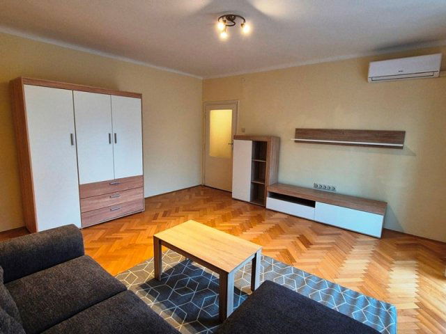 Kiadó téglalakás, albérlet, Pécsett 150 E Ft / hó, 1 szobás