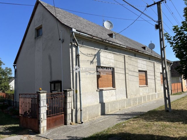 Eladó családi ház, Kémesen 29.9 M Ft, 4+1 szobás