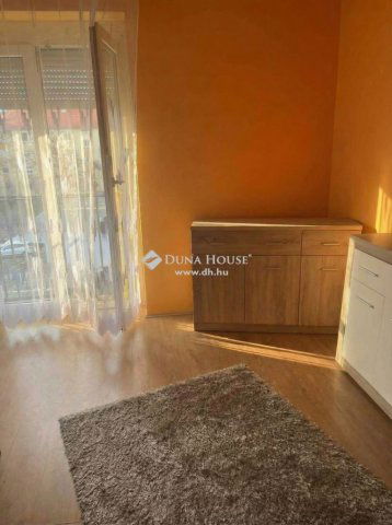 Eladó téglalakás, Marcaliban 28 M Ft, 3 szobás