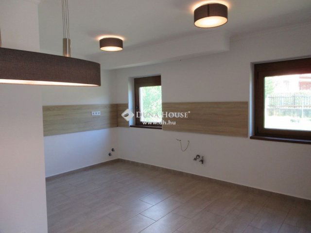 Eladó családi ház, Keleméren 39.9 M Ft, 6 szobás