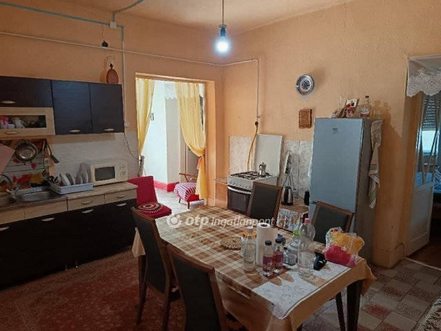 Eladó családi ház, Sárándon 40.5 M Ft, 2 szobás