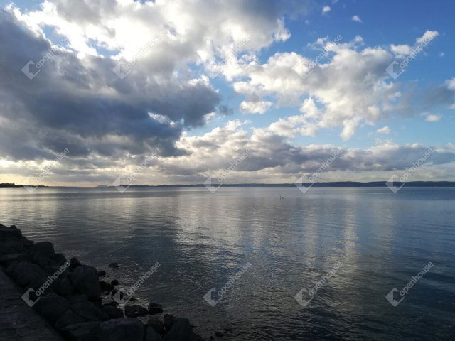 Eladó téglalakás, Zamárdiban 90 M Ft, 4 szobás