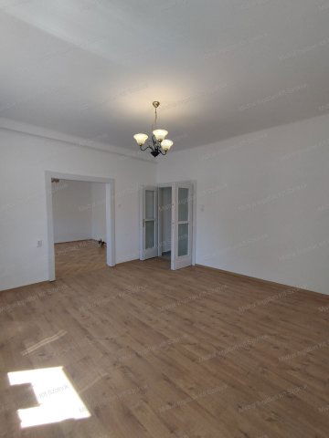 Eladó téglalakás, Szolnokon 29.9 M Ft, 2 szobás