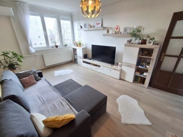 Eladó téglalakás, Budapesten, XVIII. kerületben 67.9 M Ft