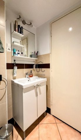 Eladó téglalakás, Budapesten, VI. kerületben 44.9 M Ft, 1 szobás