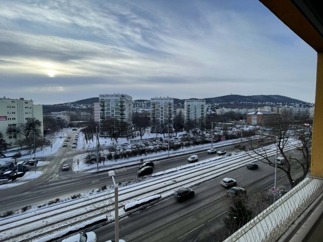 Eladó panellakás, Budapesten, III. kerületben, Vörösvári úton