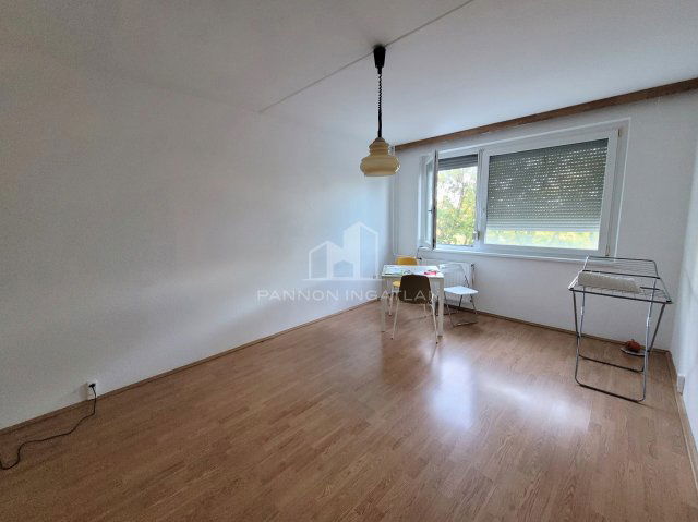 Kiadó panellakás, albérlet, Veszprémben 140 E Ft / hó