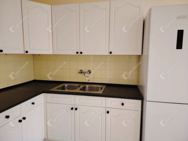 Eladó téglalakás, Székesfehérvárott 95 M Ft, 4 szobás