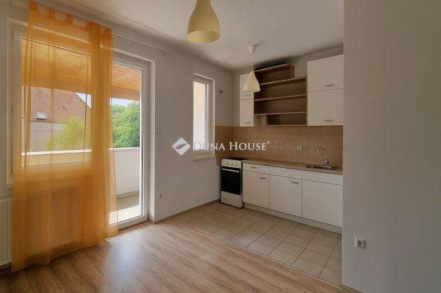 Kiadó téglalakás, albérlet, Debrecenben 250 E Ft / hó, 3 szobás