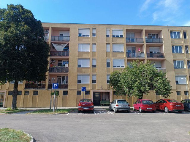 Kiadó téglalakás, albérlet, Ajkán, Kohász utcában, 2 szobás