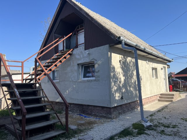 Eladó családi ház, Tóalmáson 31.5 M Ft, 2 szobás