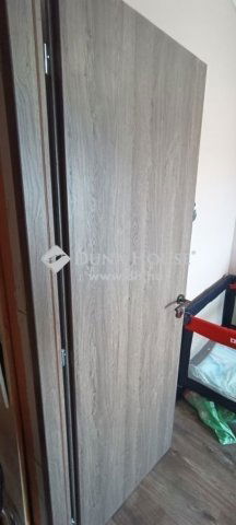 Eladó panellakás, Pécsett 41.9 M Ft, 2 szobás