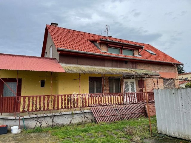 Eladó családi ház, Gyulán 69 M Ft, 5+2 szobás