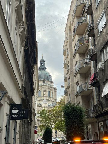 Eladó téglalakás, Budapesten, VI. kerületben 62.9 M Ft, 1 szobás