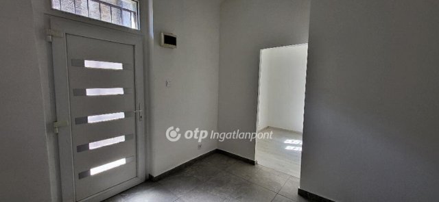 Eladó téglalakás, Budapesten, VIII. kerületben 42 M Ft, 1 szobás