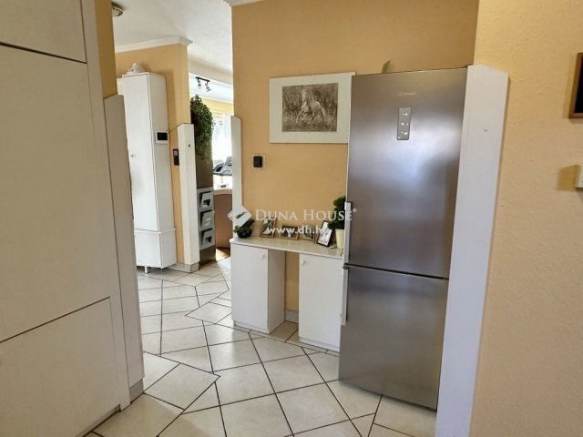 Eladó családi ház, Szentendrén 159 M Ft, 4 szobás