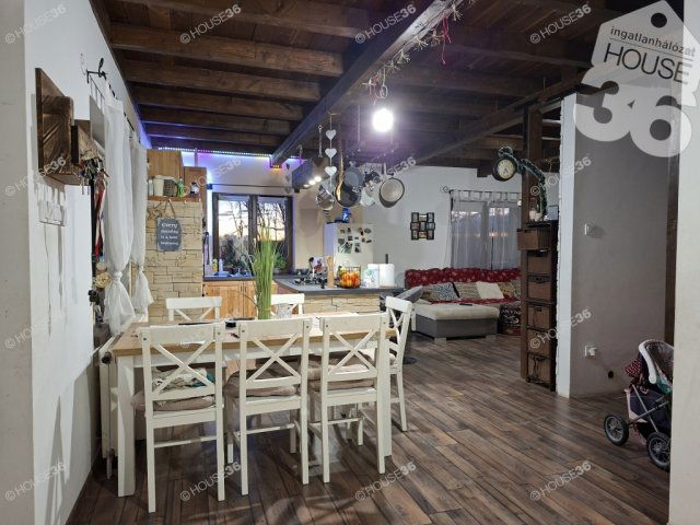 Eladó családi ház, Kiskunfélegyházán 35 M Ft, 5 szobás