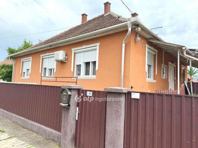 Eladó családi ház, Poroszlón 119 M Ft, 7+1 szobás