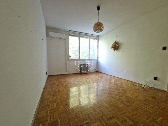 Eladó téglalakás, Szegeden 42.5 M Ft, 2 szobás