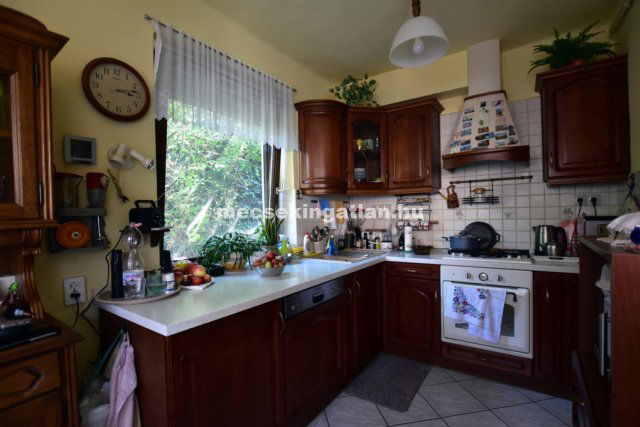 Eladó téglalakás, Pécsett 110 M Ft, 3 szobás