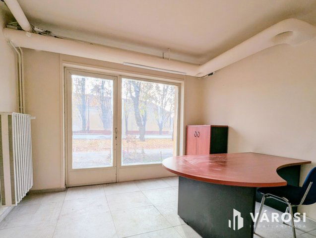 Eladó iroda, Békéscsabán 21 M Ft, 2 szobás