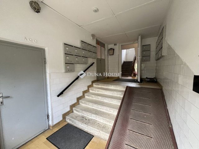 Eladó panellakás, Veszprémben 54.9 M Ft, 1+2 szobás