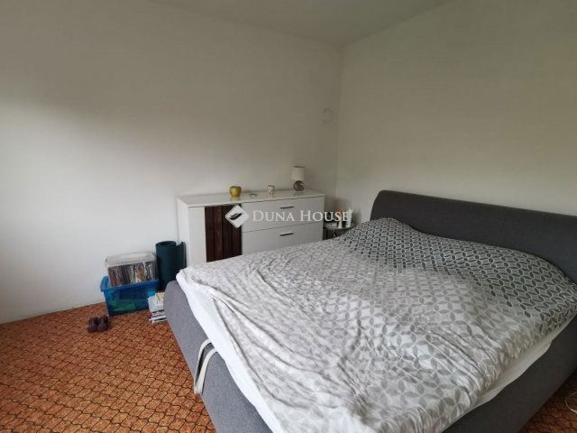 Eladó családi ház, Dunaalmáson 56 M Ft, 4 szobás