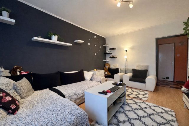 Eladó panellakás, Budapesten, XV. kerületben, Zsókavár utcában