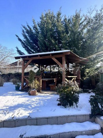 Eladó családi ház, Szentendrén 102.9 M Ft, 4 szobás