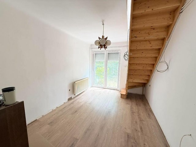 Eladó ikerház, Budapesten, XVI. kerületben 89.9 M Ft, 2+2 szobás
