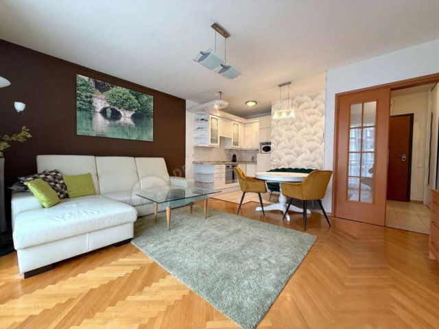 Kiadó téglalakás, albérlet, I. kerületben, Zsolt utcában