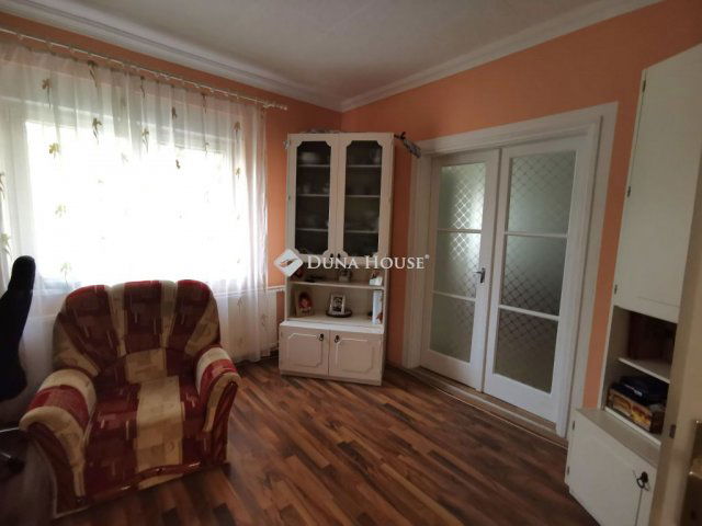 Eladó családi ház, Esztergomban 62.8 M Ft, 3 szobás