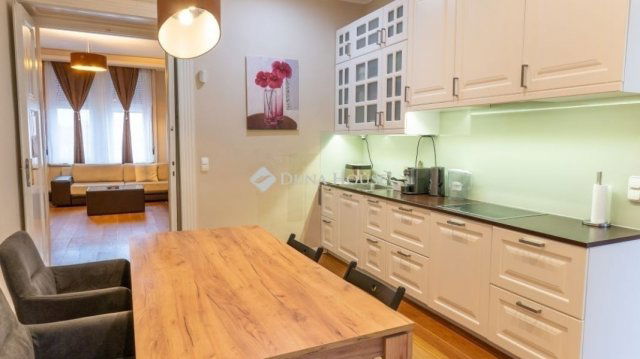 Eladó téglalakás, Budapesten, VII. kerületben 209 M Ft, 4 szobás