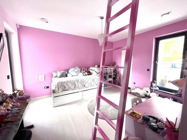 Eladó családi ház, Pécsett 149 M Ft, 5 szobás