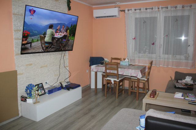 Eladó családi ház, Veszkényen 49.999 M Ft, 1 szobás