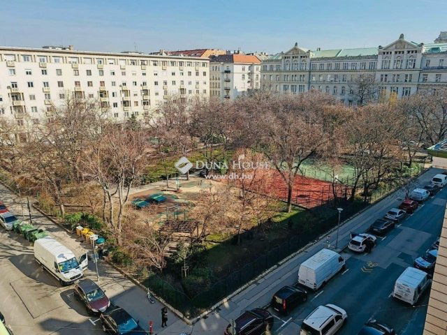 Eladó téglalakás, Budapesten, V. kerületben 128.9 M Ft, 4 szobás