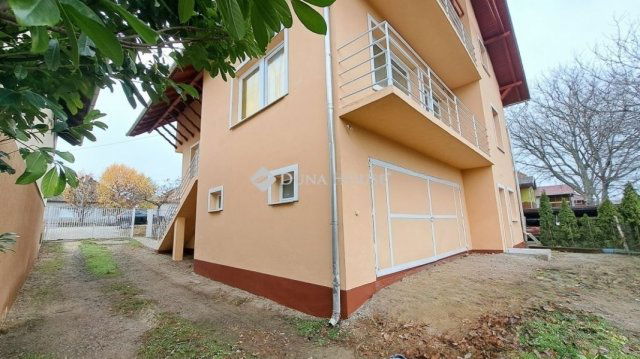 Eladó családi ház, Turán 99 M Ft, 7 szobás