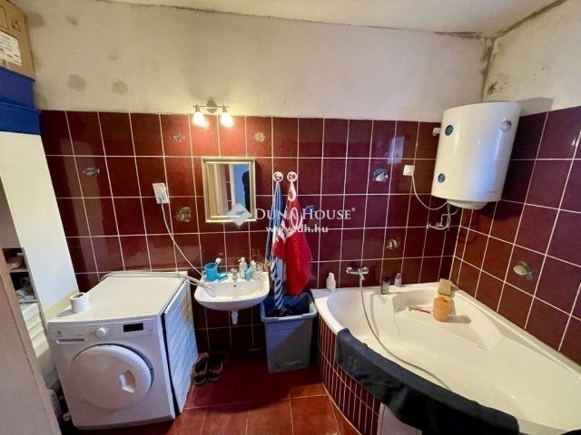 Eladó családi ház, Dunaharasztin 65.5 M Ft, 5 szobás