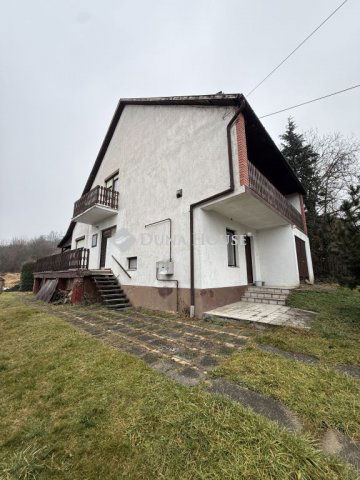 Eladó családi ház, Ajkán 69.9 M Ft, 5 szobás