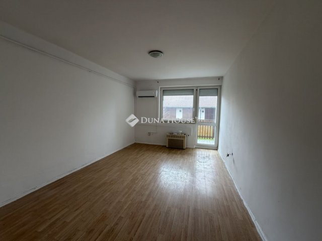 Eladó téglalakás, Lentiben 25 M Ft, 2 szobás