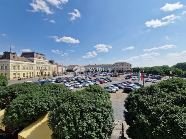 Kiadó téglalakás, albérlet, Baján, Szentháromság téren