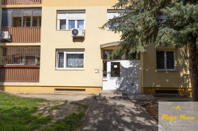 Eladó panellakás, Százhalombattán 57.5 M Ft, 3 szobás