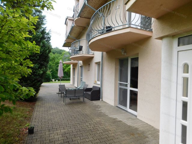 Eladó hotel, Zalakaroson 330.84 M Ft, 25 szobás