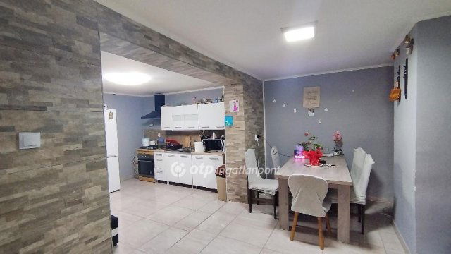 Eladó családi ház, Karcagon 23.2 M Ft, 3 szobás